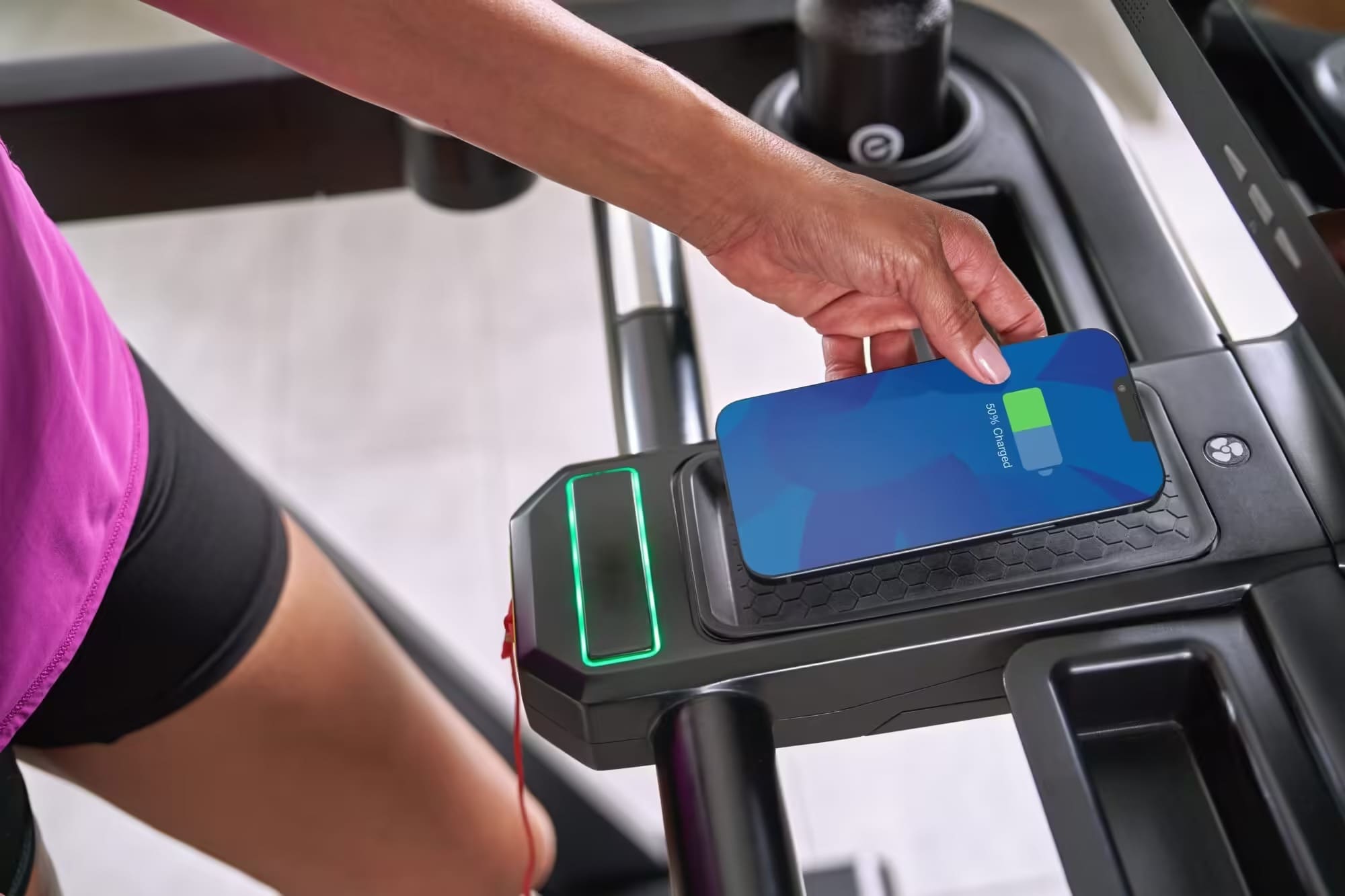 Tapis de course pliable connecté - Modèle STRIDE 8S-22 - ECHELON - Maison/Appartement - Ecran HD 22 pouces pivotant – Image 5