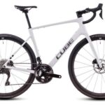 Vélo de Route Cube Attain C:62 SLX Shimano 105 Di2 12V 700 mm Blanc Cotton Gris 2025